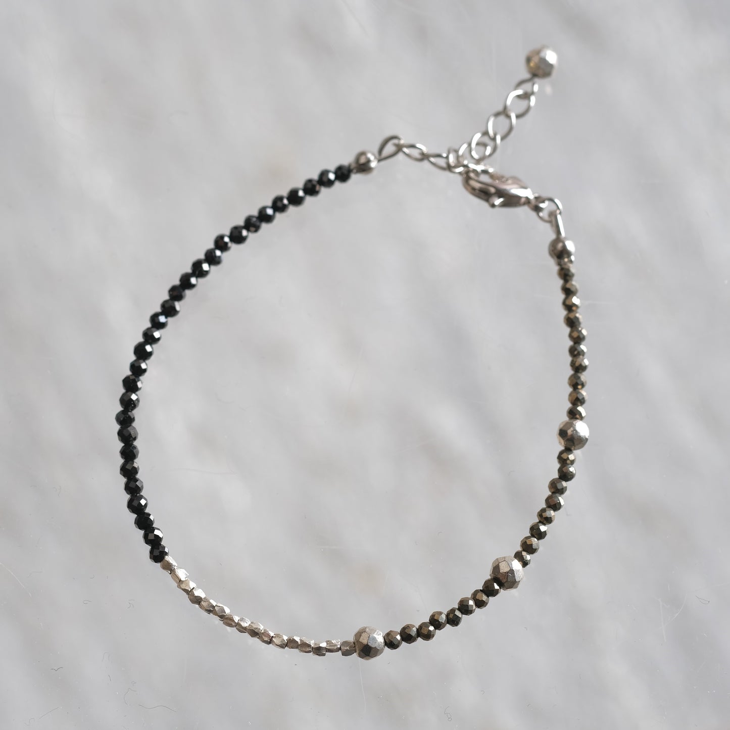 svart og pýrít bracelet:天然石パイライト/ブラックスピネル/シルバー ビーズブレスレット 黒