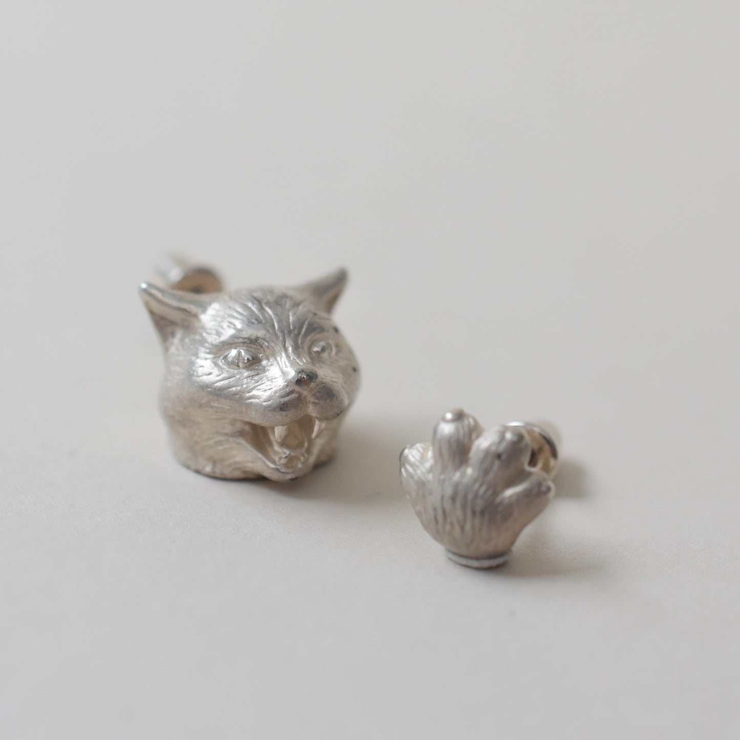 pierced earring talkative cat claw(片耳用)