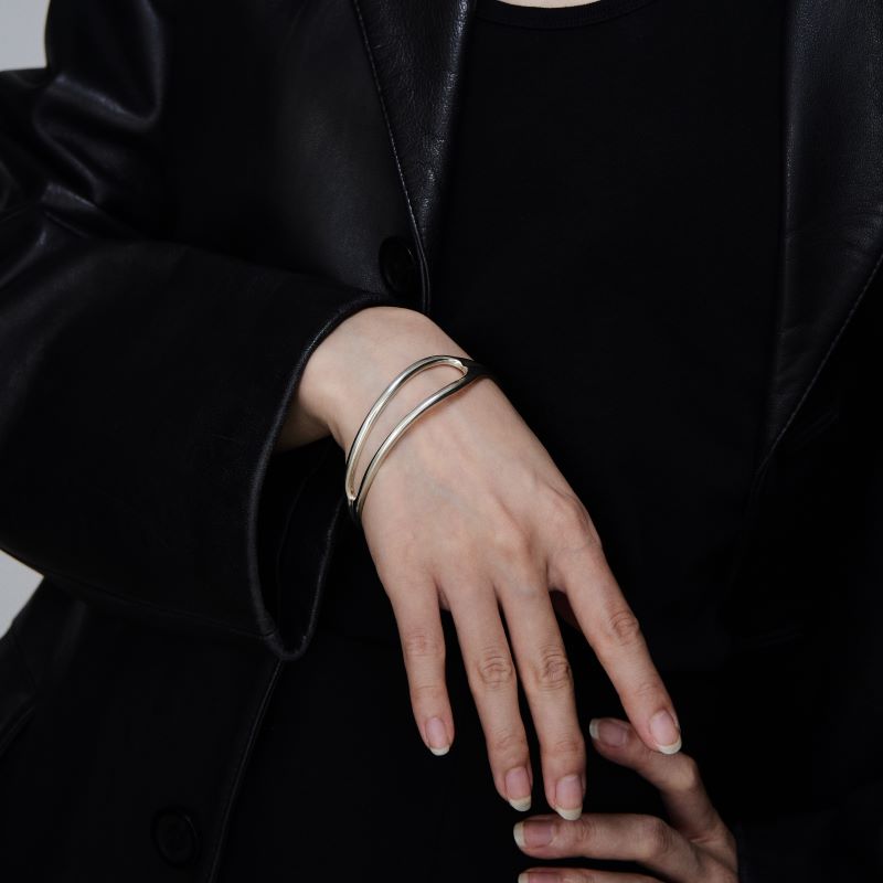 MAR.03 Flow Bangle