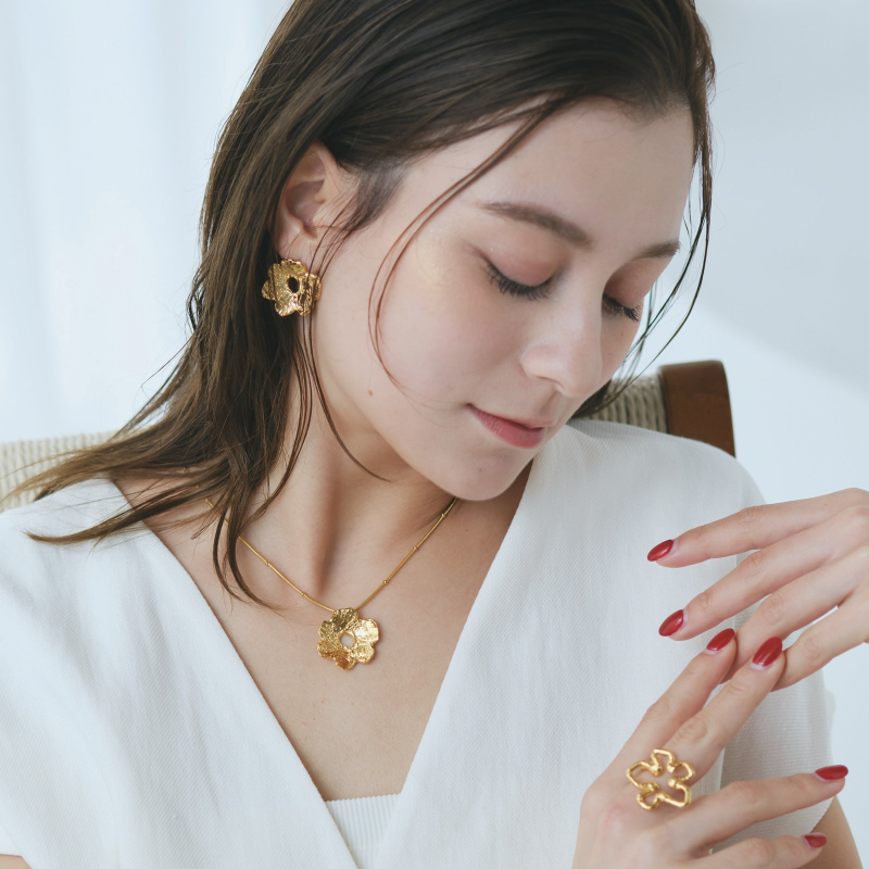 Poppy Necklace/ Gold, Silver