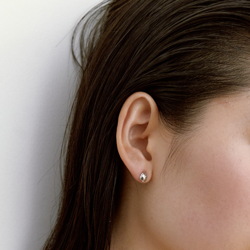 Tiny Egg Pearl Sutds