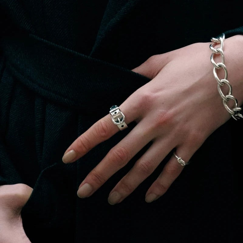 "Buckle" ring