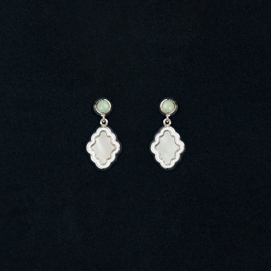 KUSUMA EARRING（WHITE）