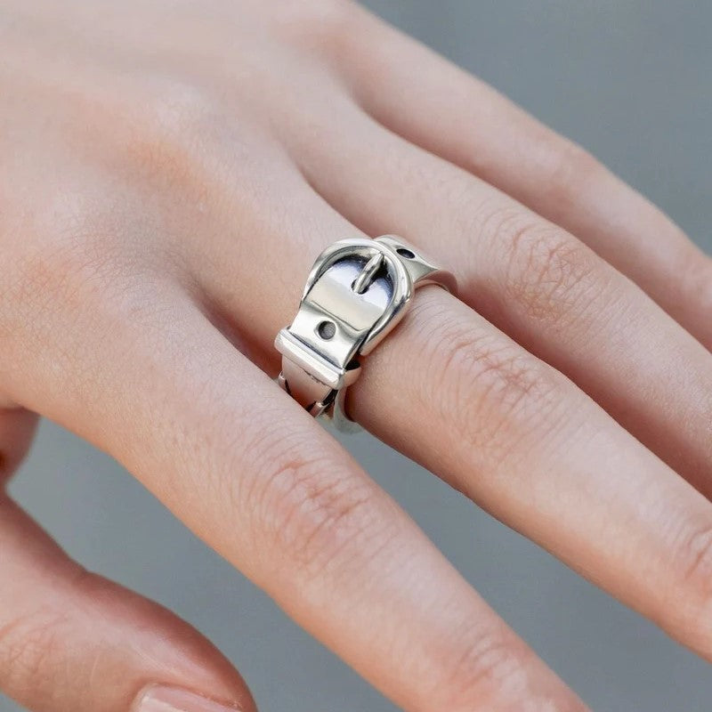 "Buckle" ring