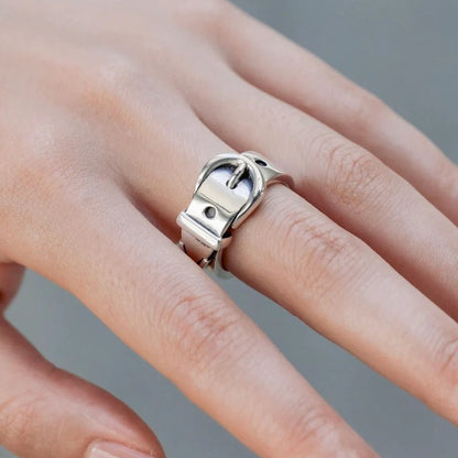 "Buckle" ring