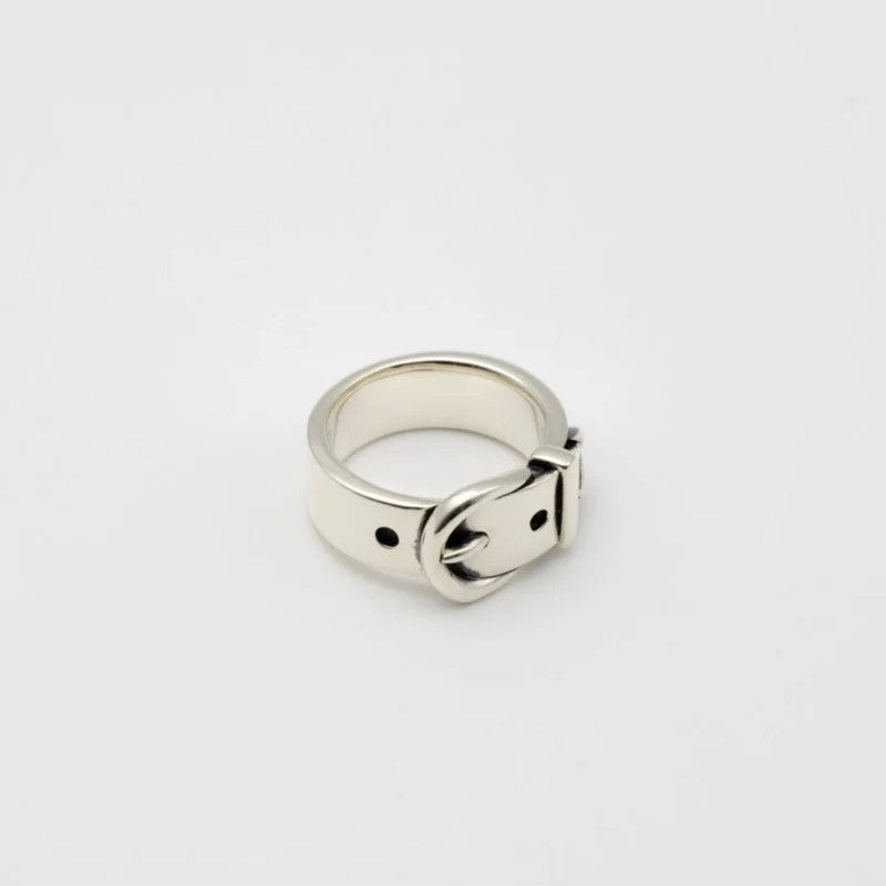 "Buckle" ring