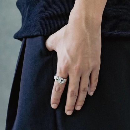 "Buckle" ring