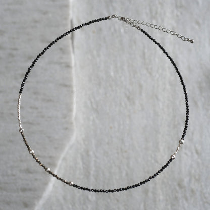 svart og pýrít necklace：天然石パイライト/ブラックスピネル/シルバー　ビーズネックレス　黒