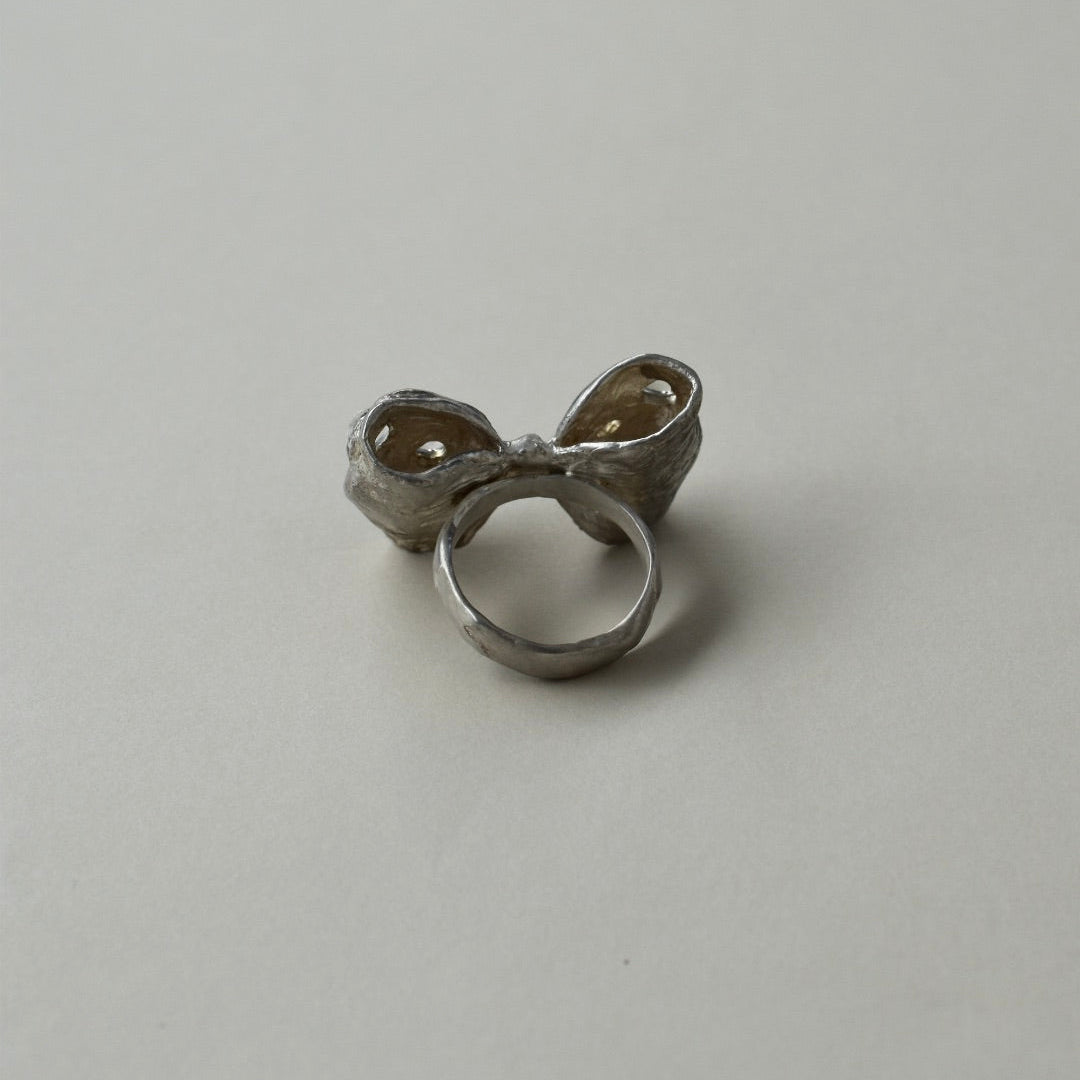 Too heavy ribbon ring (polka dots)