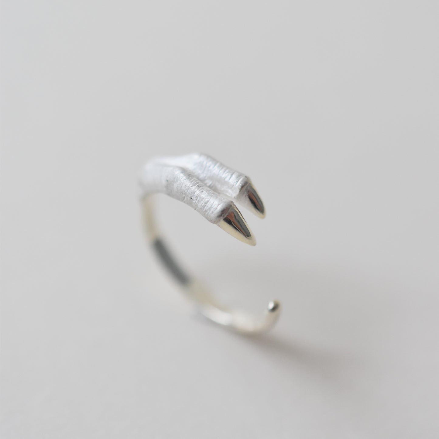 ring tyrannosaurs claw one side