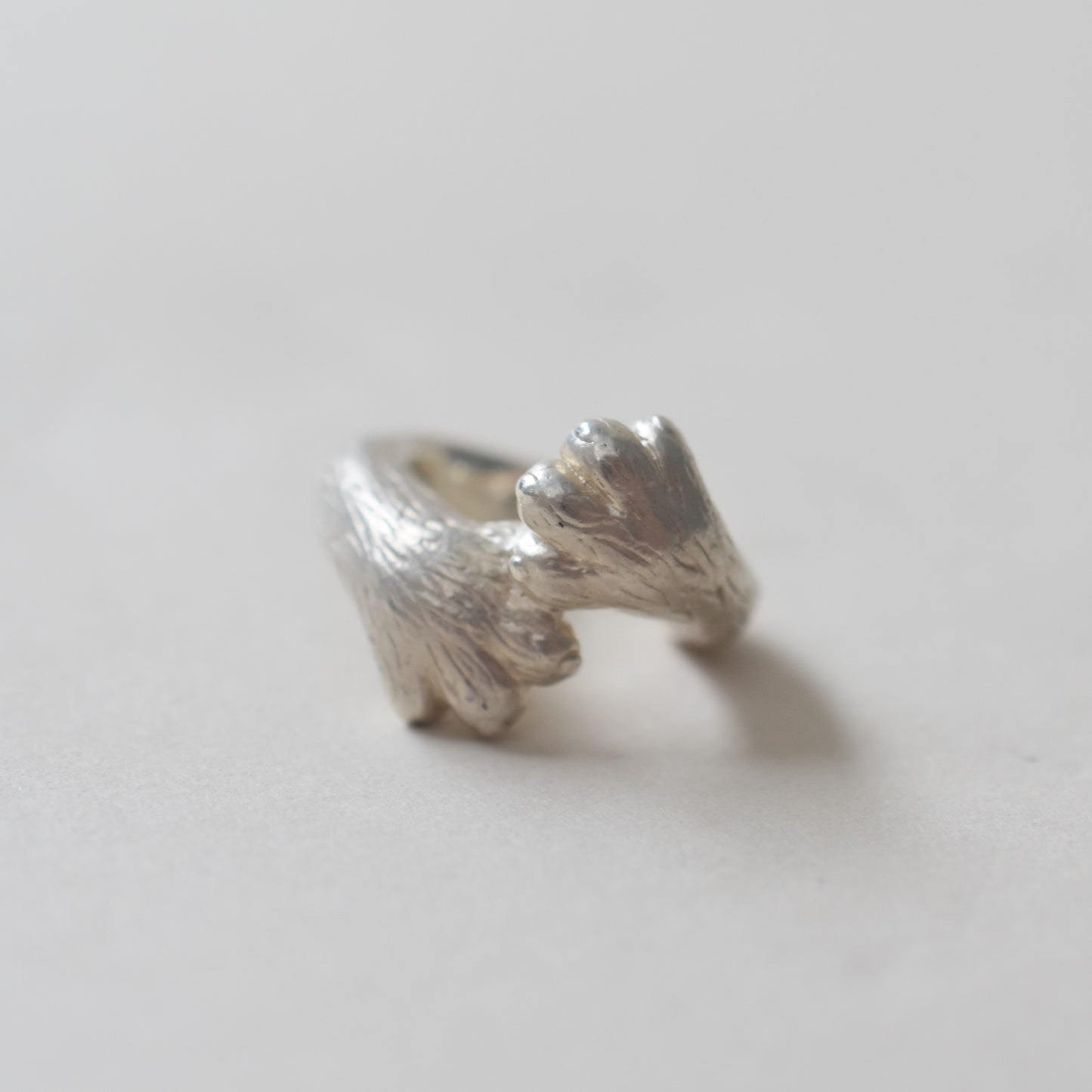 ear cuff talkative cat claw cross（片耳用）