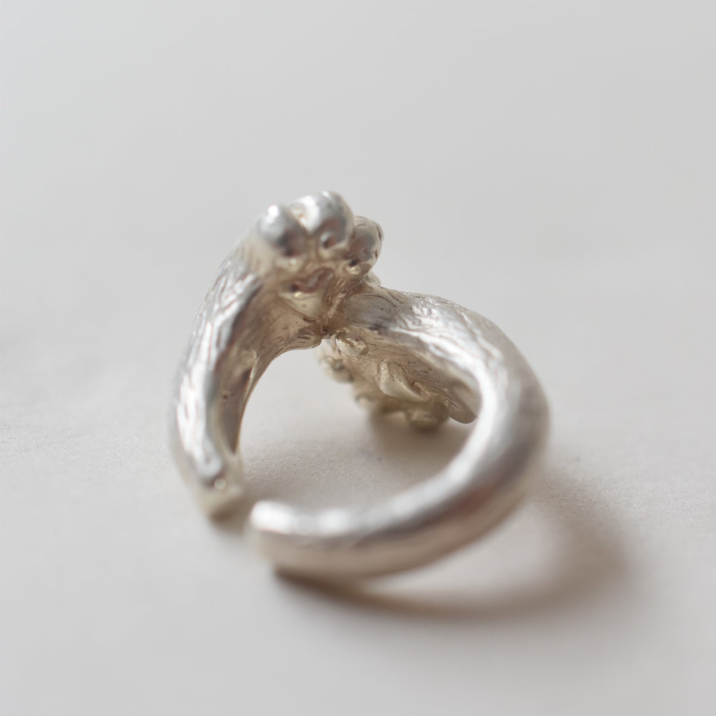 ear cuff talkative cat claw cross（片耳用）