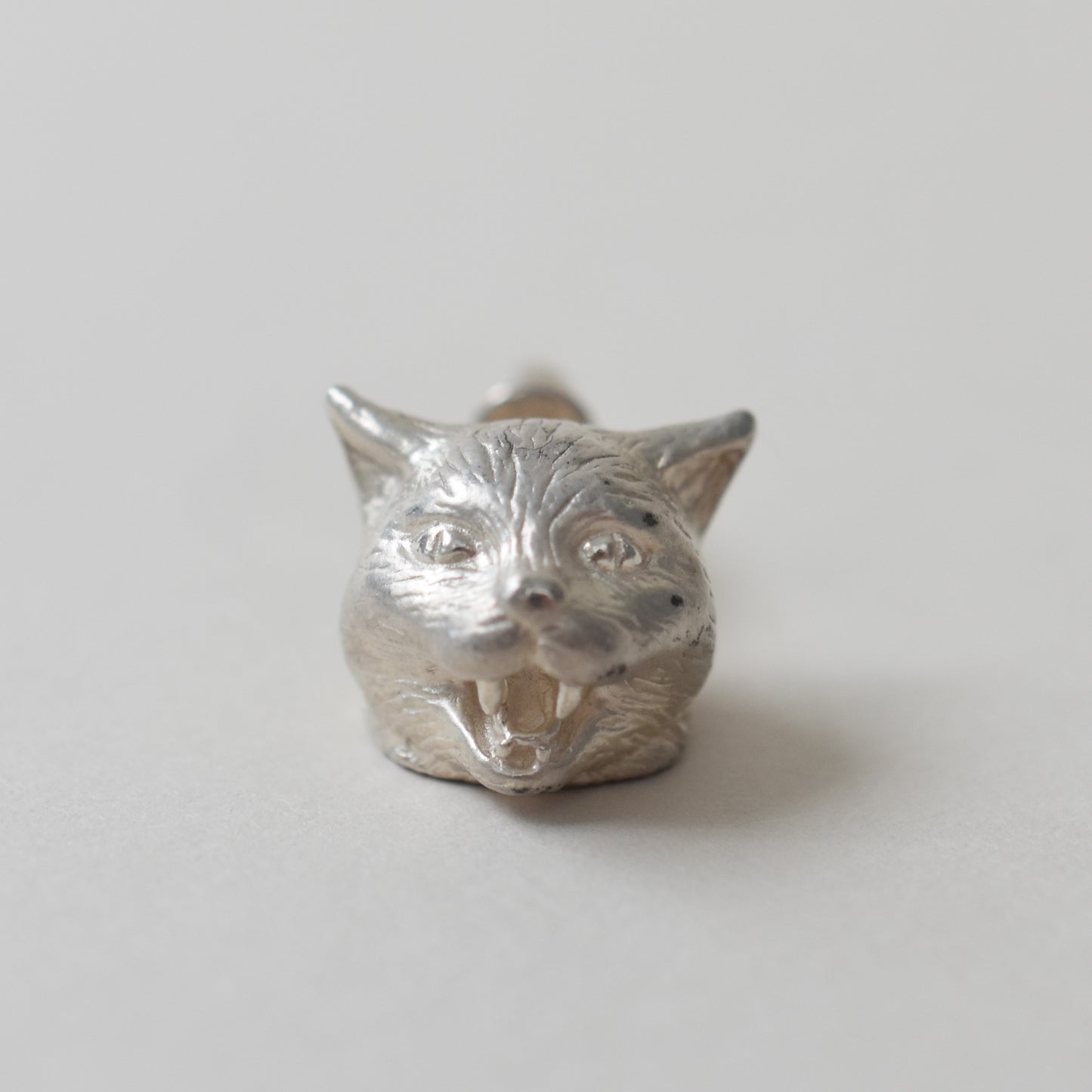 pierced earring talkative cat face（片耳用）