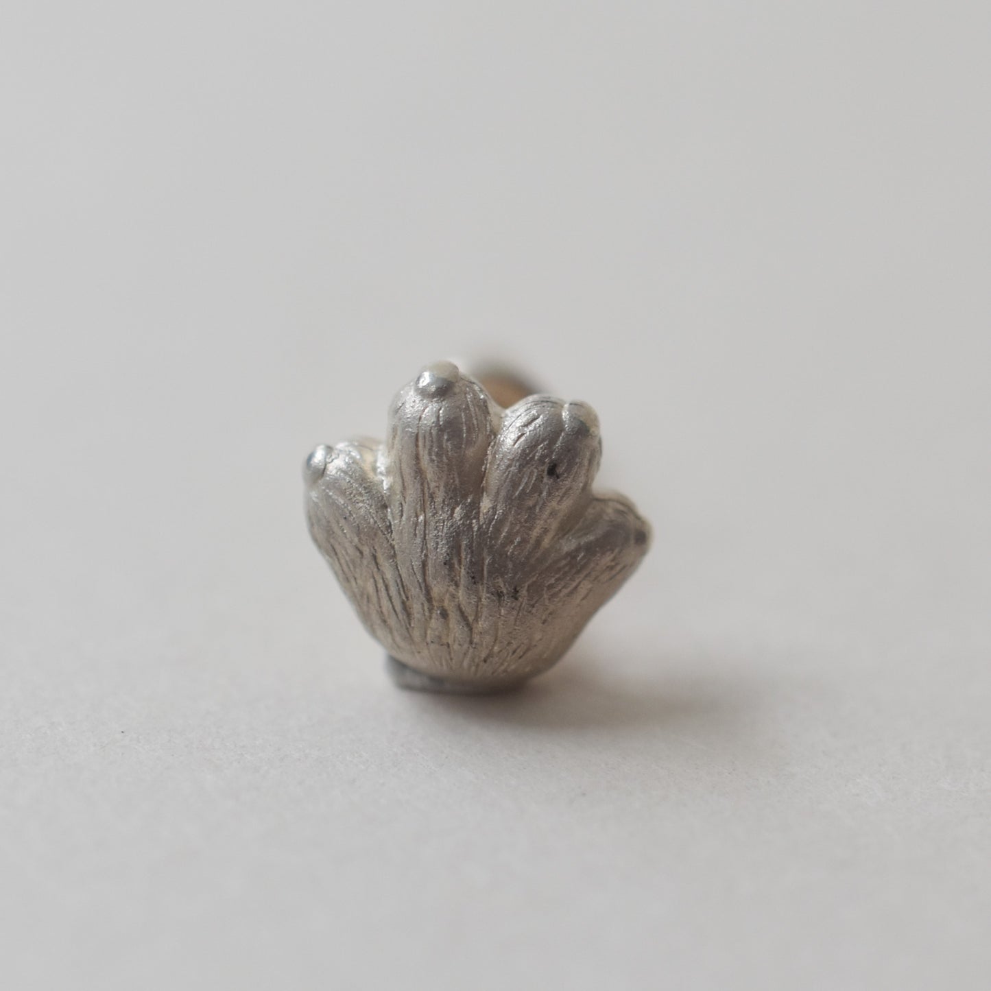 pierced earring talkative cat claw（片耳用）