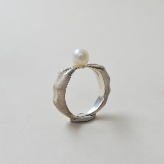 ring tyrannosaurs claw parallel pearl