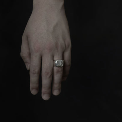 "Claw" ring